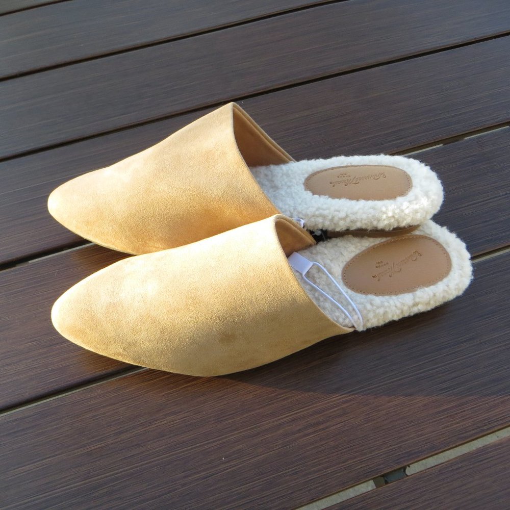 NWT Universal Thread Easy on and Off Tan Zuri Mule Size 9 -Target